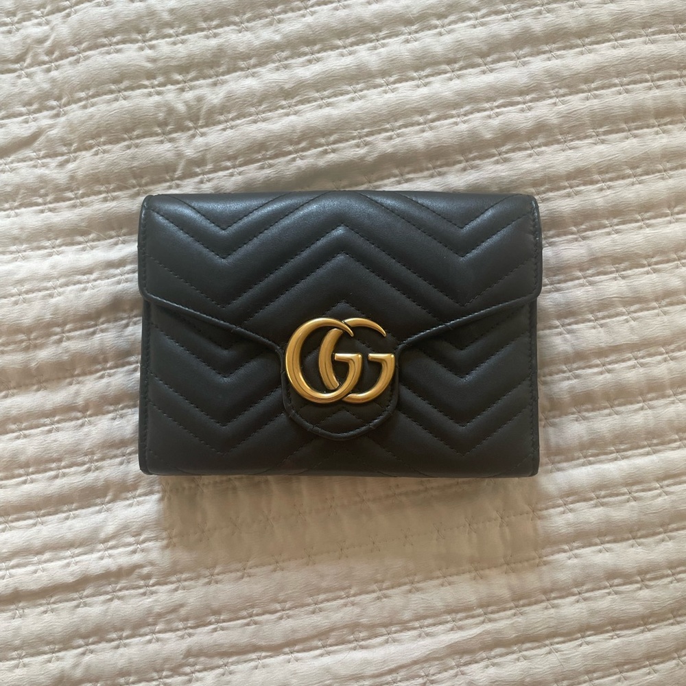 Black Gucci marmont bag
